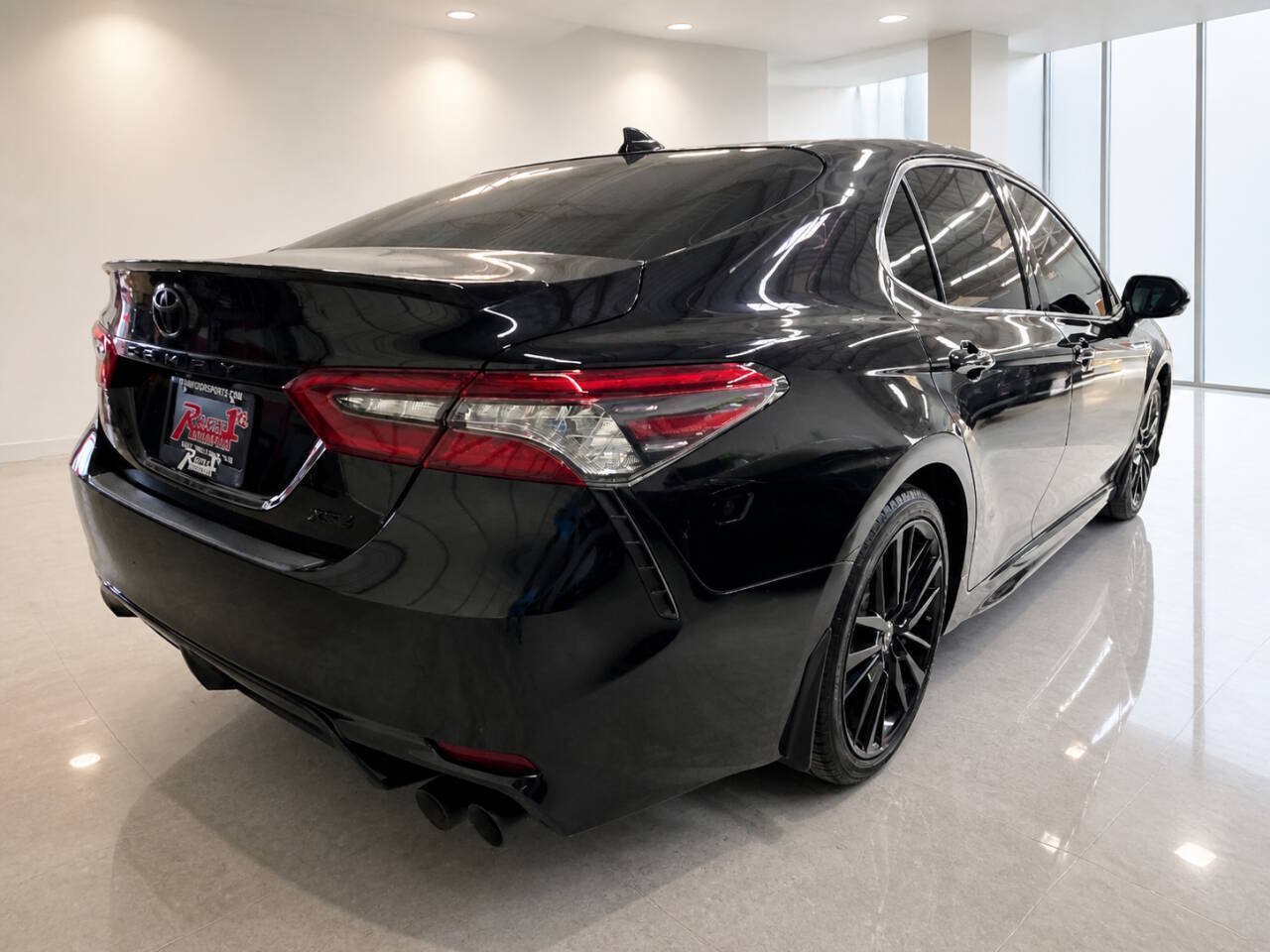 Used 2022 Toyota Camry XSE FWD image 5