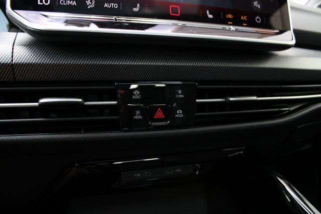 New 2025 Volkswagen GTI SE image 4