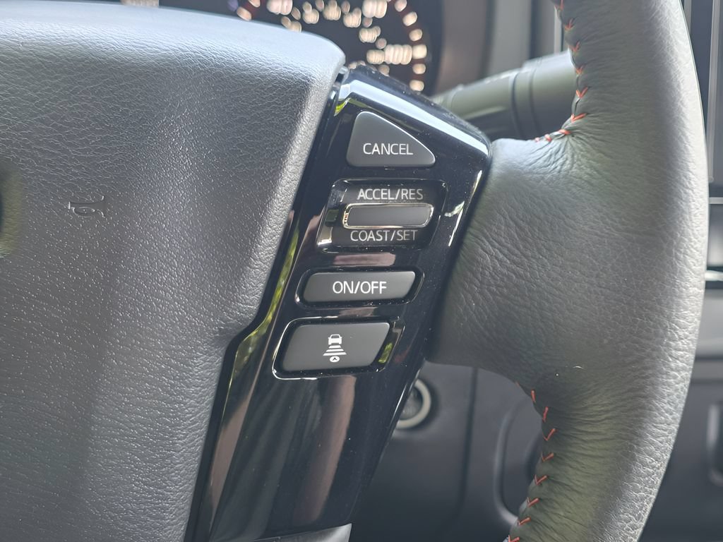Used 2025 Nissan Frontier PRO-4X AWD/4WD image 21
