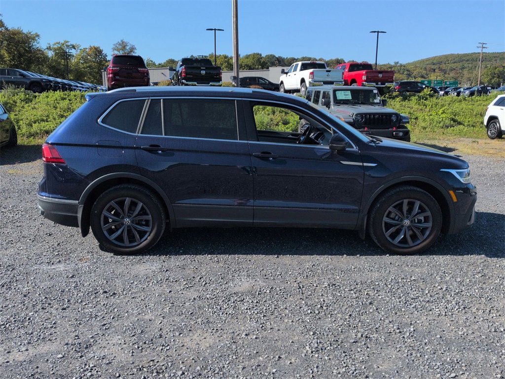 Used 2024 Volkswagen Tiguan SE image 2