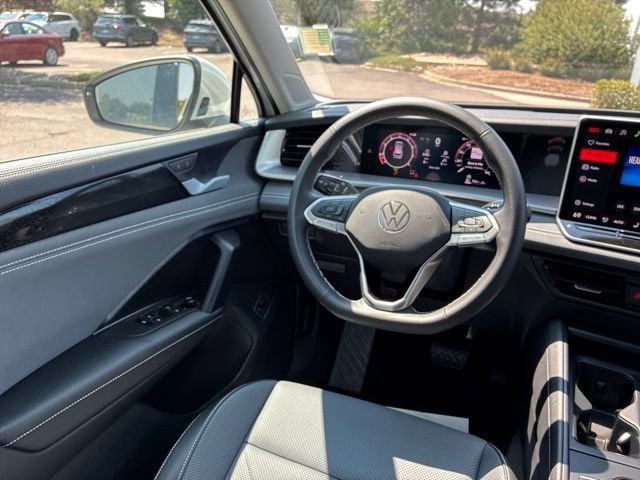 Used 2026 Volkswagen Tiguan SE w/ Panoramic Sunroof Package AWD/4WD image 16
