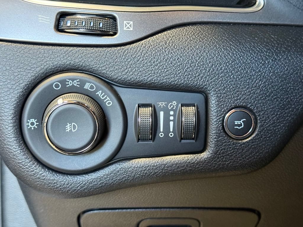 Certified 2020 Jeep Cherokee Limited AWD/4WD image 23