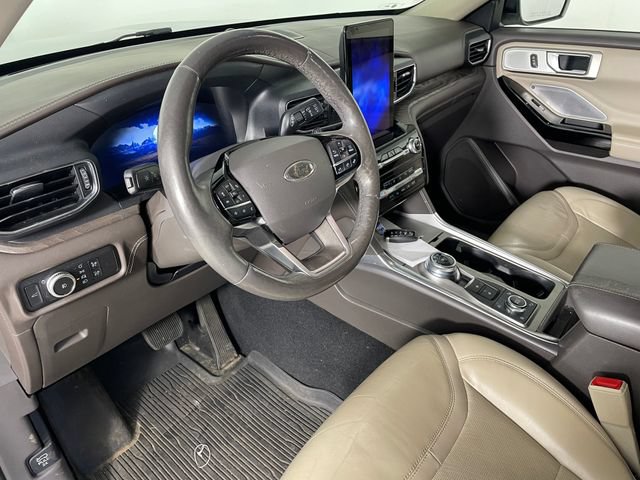 Used 2021 Ford Explorer Platinum w/ Equipment Group 601A AWD/4WD image 3
