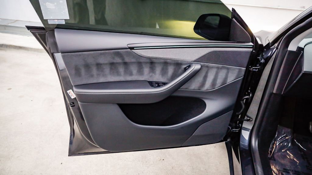 Used 2026 Tesla Model Y Long Range RWD image 25