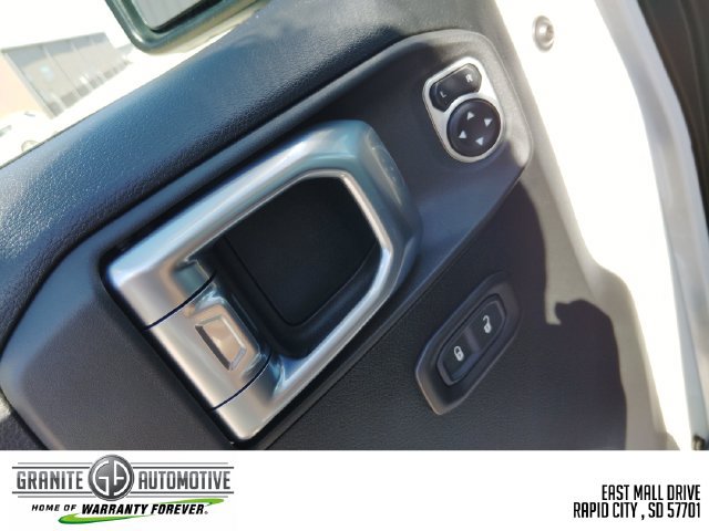 Used 2019 Jeep Wrangler Unlimited Rubicon w/ Cold Weather Group AWD/4WD image 12