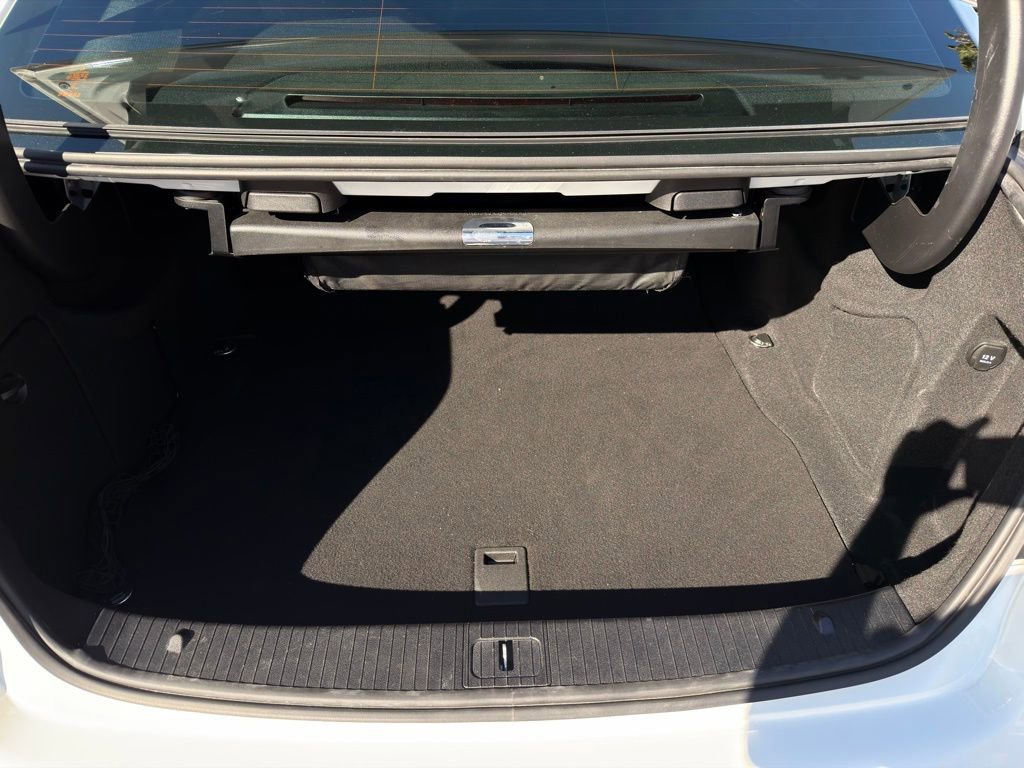 Used 2016 Mercedes-Benz E 350 Sedan image 9