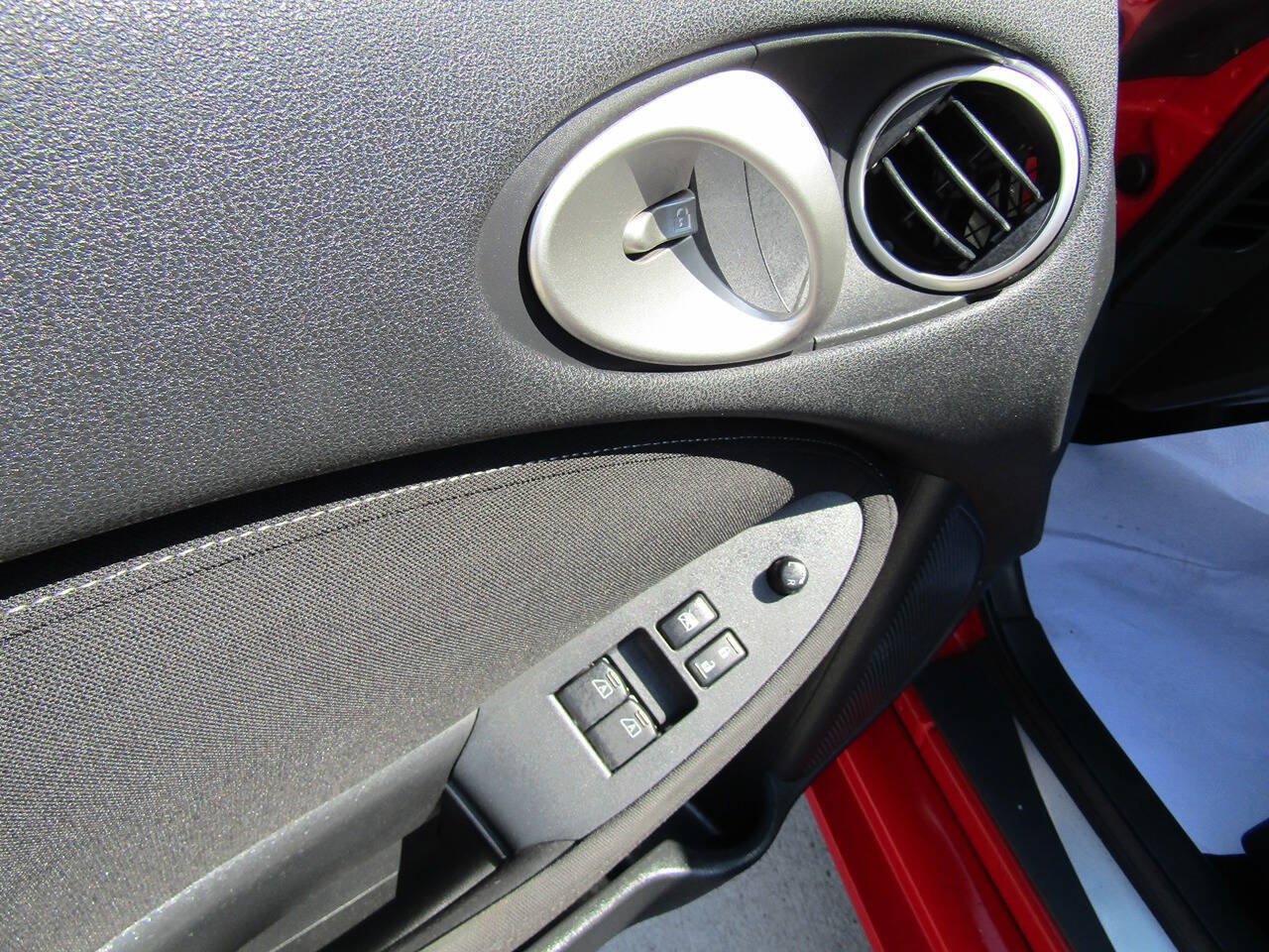 Used 2010 Nissan 370Z Roadster RWD image 15