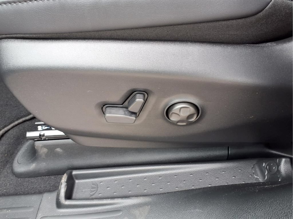 New 2026 Chrysler Pacifica Select w/ S Appearance Package FWD image 16