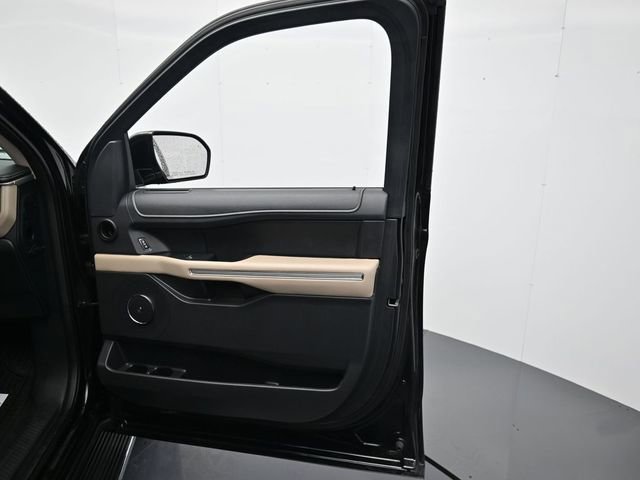 Used 2023 Ford Expedition Limited image 30