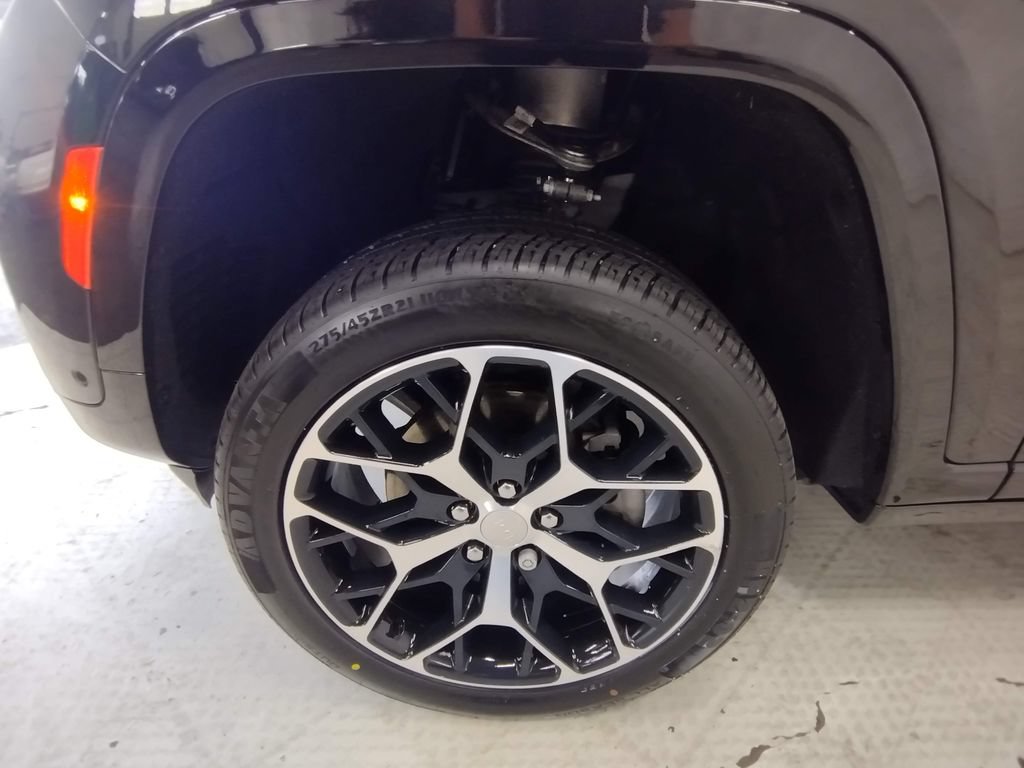 Used 2023 Jeep Grand Cherokee Summit AWD/4WD image 7