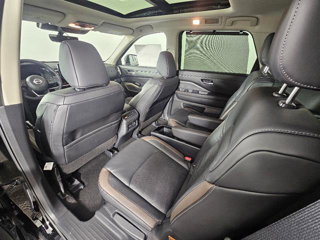 New 2025 Nissan Pathfinder Platinum AWD/4WD image 28