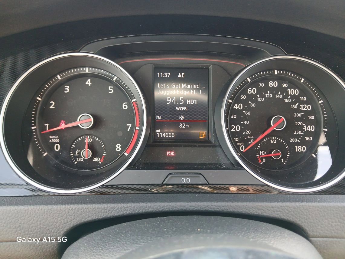 Used 2017 Volkswagen GTI SE FWD image 32