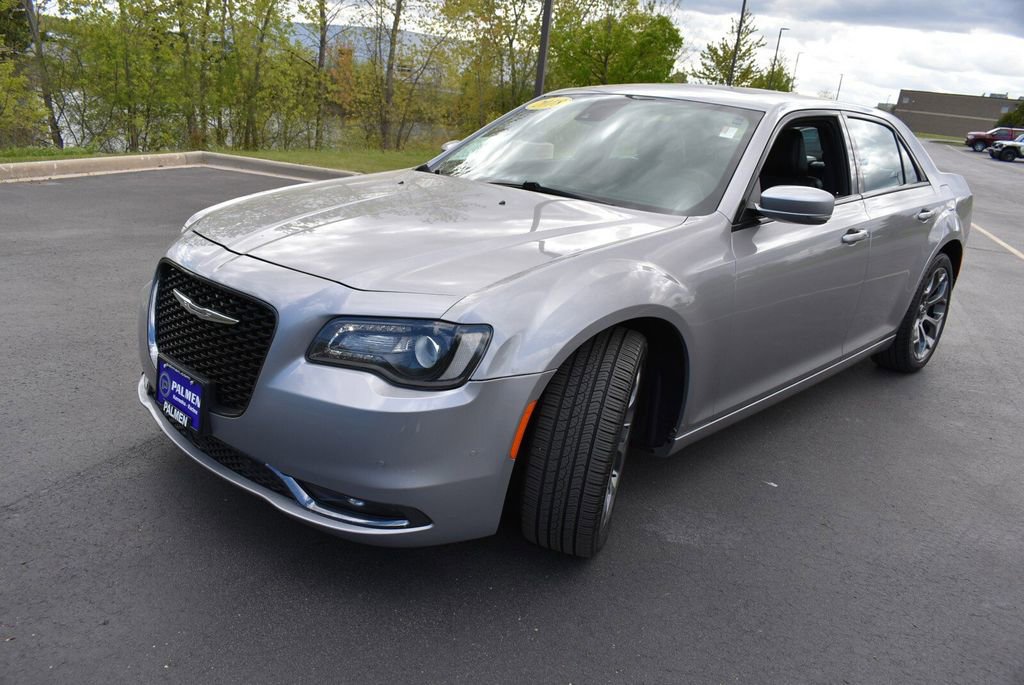 Used 2018 Chrysler 300 S w/ 300S Premium Group RWD image 10