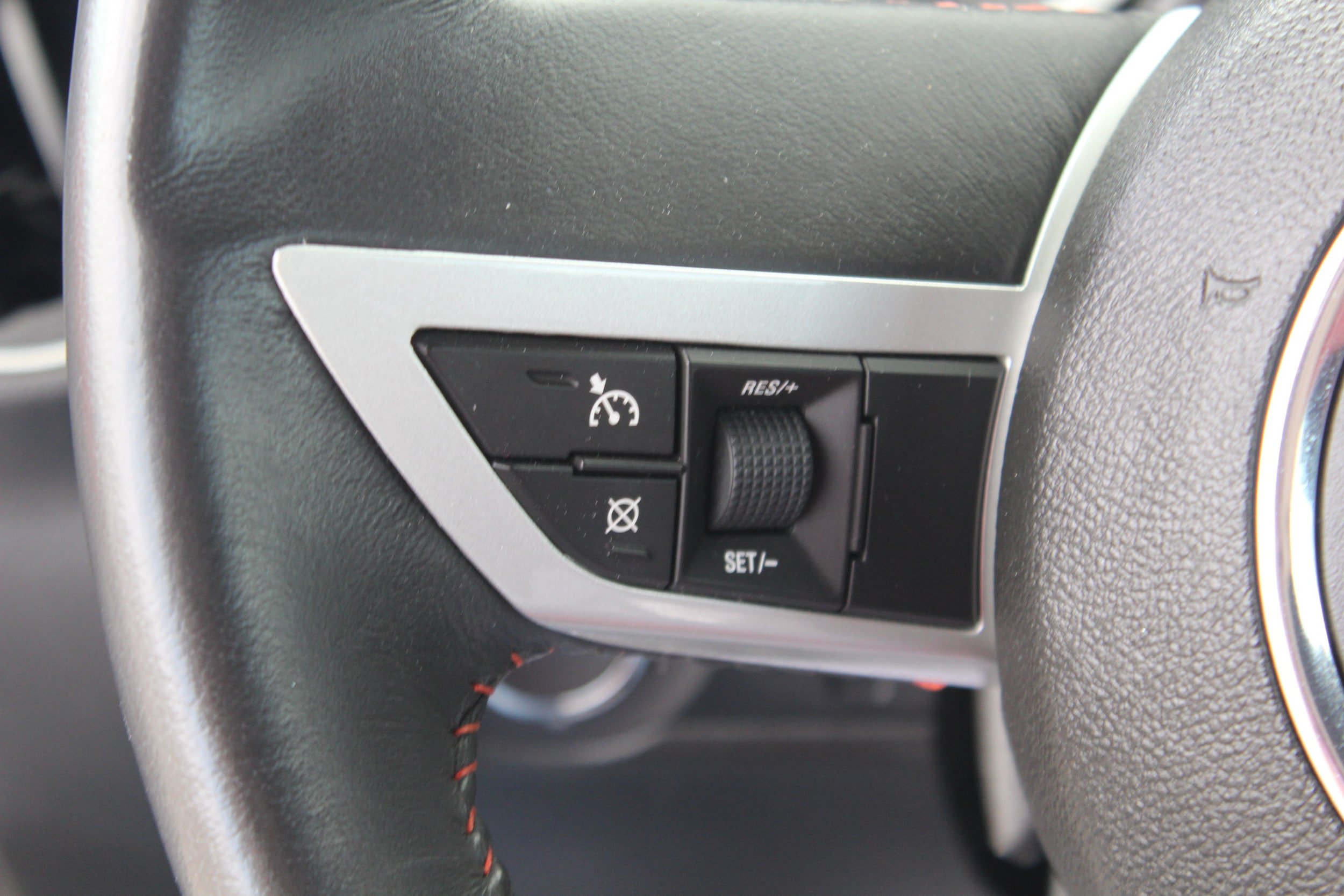 Used 2011 Chevrolet Camaro SS RWD image 8