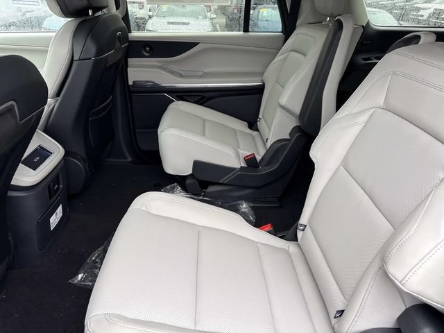 New 2026 Lincoln Navigator L Premier AWD/4WD image 18
