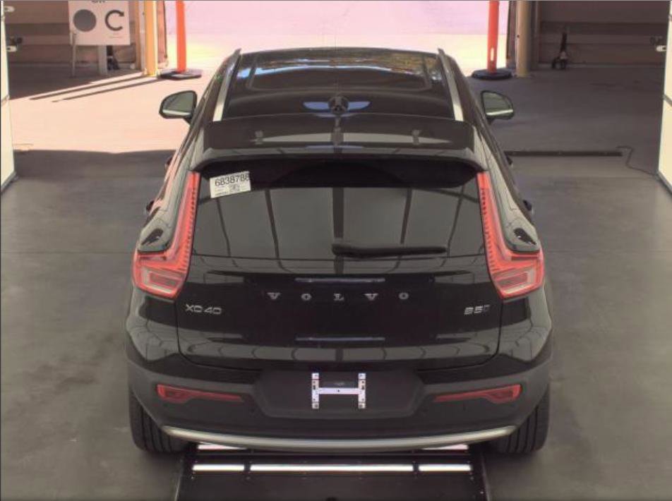 Used 2025 Volvo XC40 B5 Core image 16