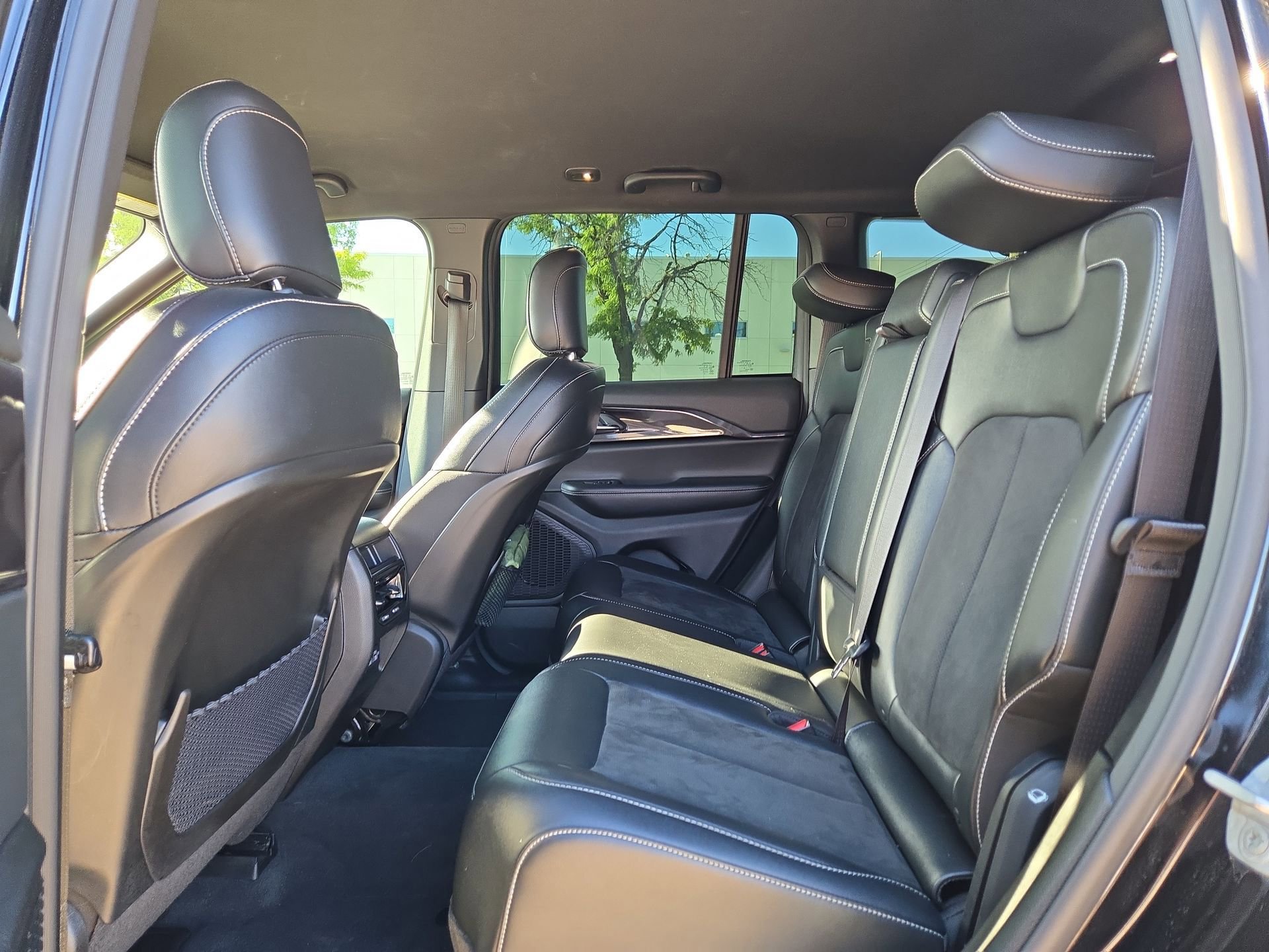 Used 2023 Jeep Grand Cherokee Altitude AWD/4WD image 13