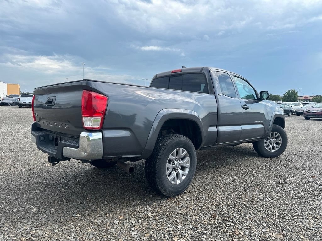 Used 2016 Toyota Tacoma SR5 AWD/4WD image 11