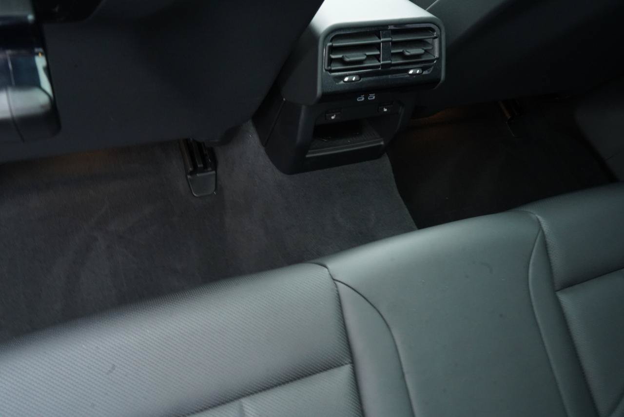 Used 2024 BMW 540i xDrive w/ Executive Package AWD/4WD image 47