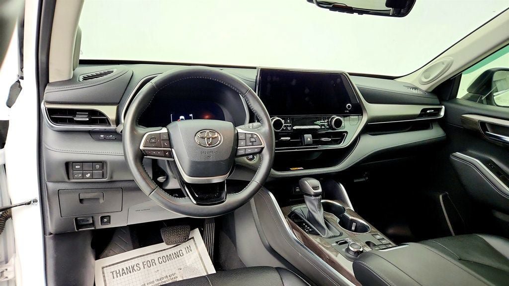 Used 2023 Toyota Highlander Limited AWD/4WD image 13