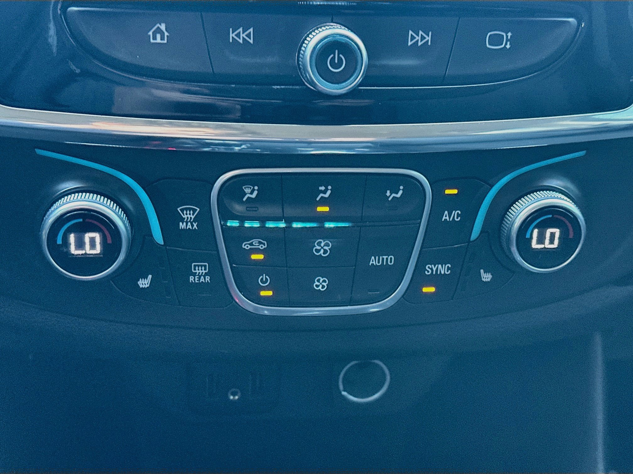 Used 2018 Chevrolet Traverse LT AWD/4WD image 23