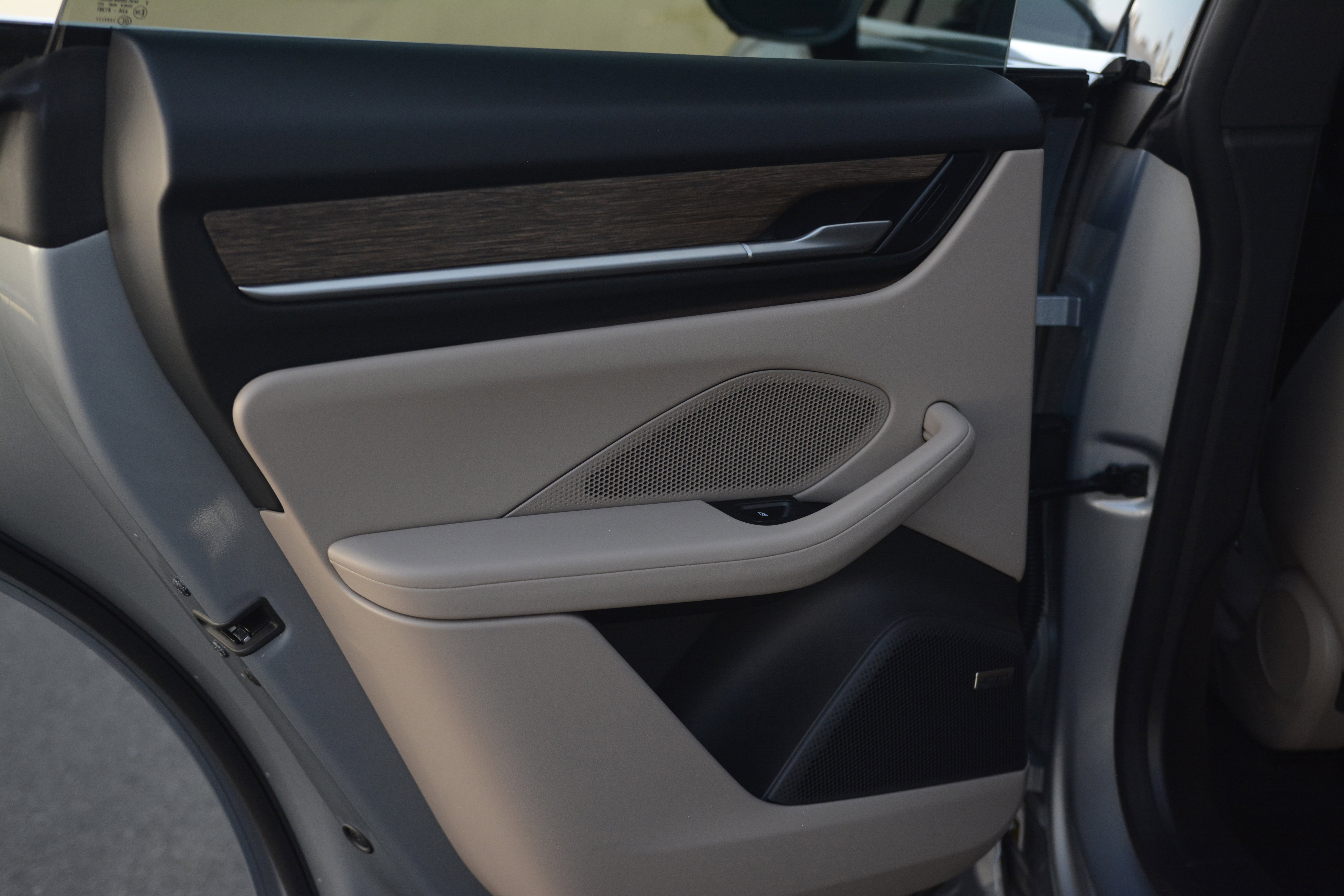 Certified 2025 Porsche Macan 4S Electric image 30