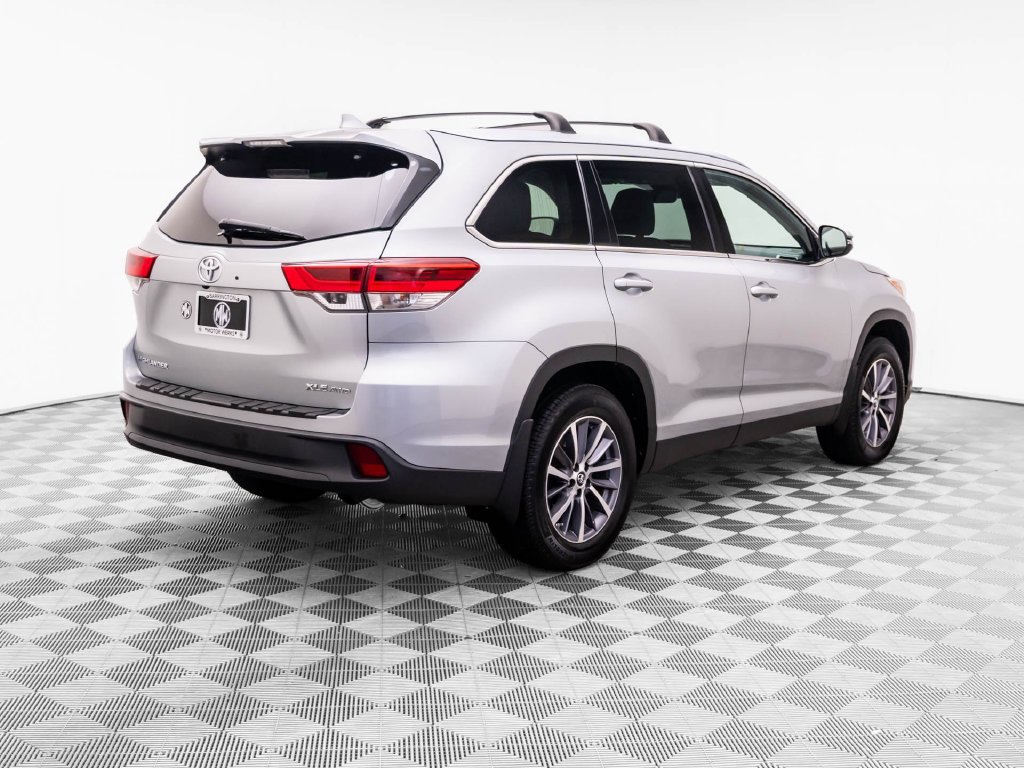 Used 2019 Toyota Highlander XLE AWD/4WD image 7
