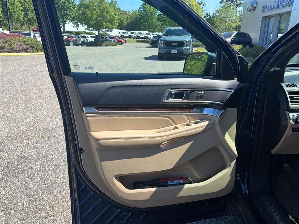 Used 2017 Ford Explorer Limited FWD image 8