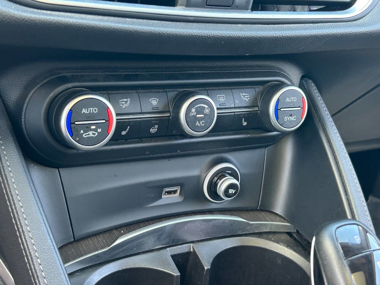 Used 2019 Alfa Romeo Stelvio Ti w/ Nero Edizione AWD/4WD image 31