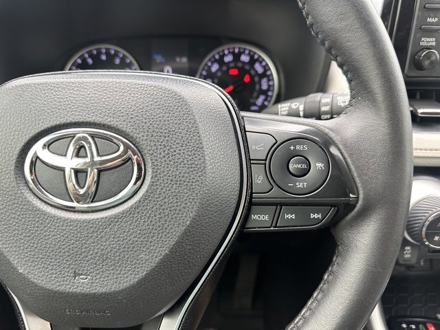Used 2021 Toyota RAV4 XLE Premium image 21