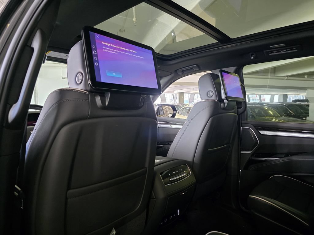New 2026 Cadillac Escalade ESV Luxury w/ Touring Package AWD/4WD image 12