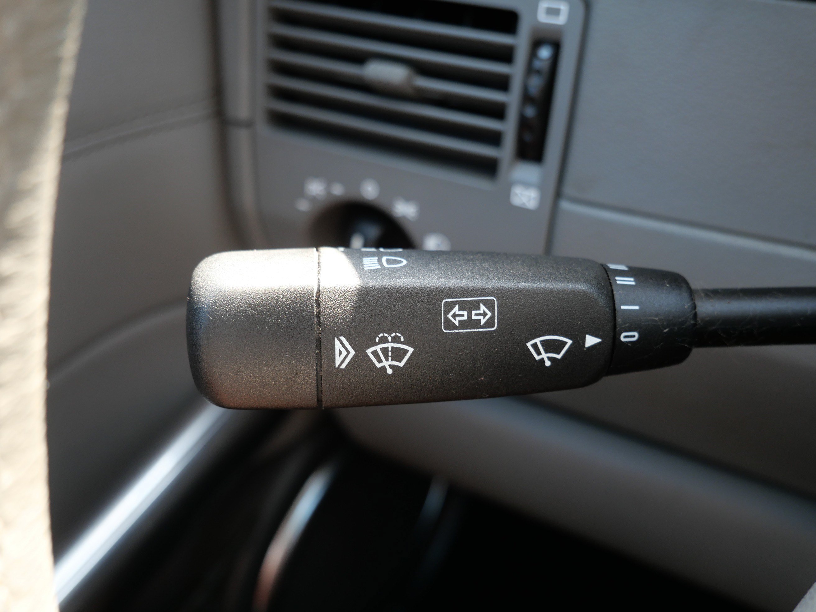 Used 2005 Chrysler Crossfire Limited RWD image 27