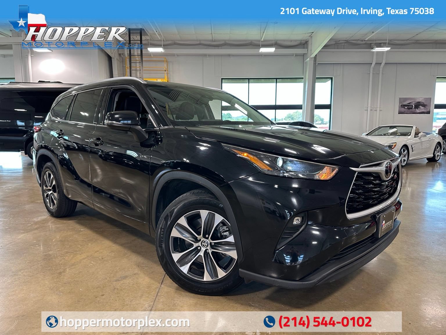 Used 2022 Toyota Highlander XLE FWD image 1