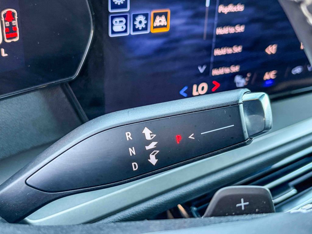 Used 2024 Chevrolet Traverse LT w/ Enhanced Driving Package image 42