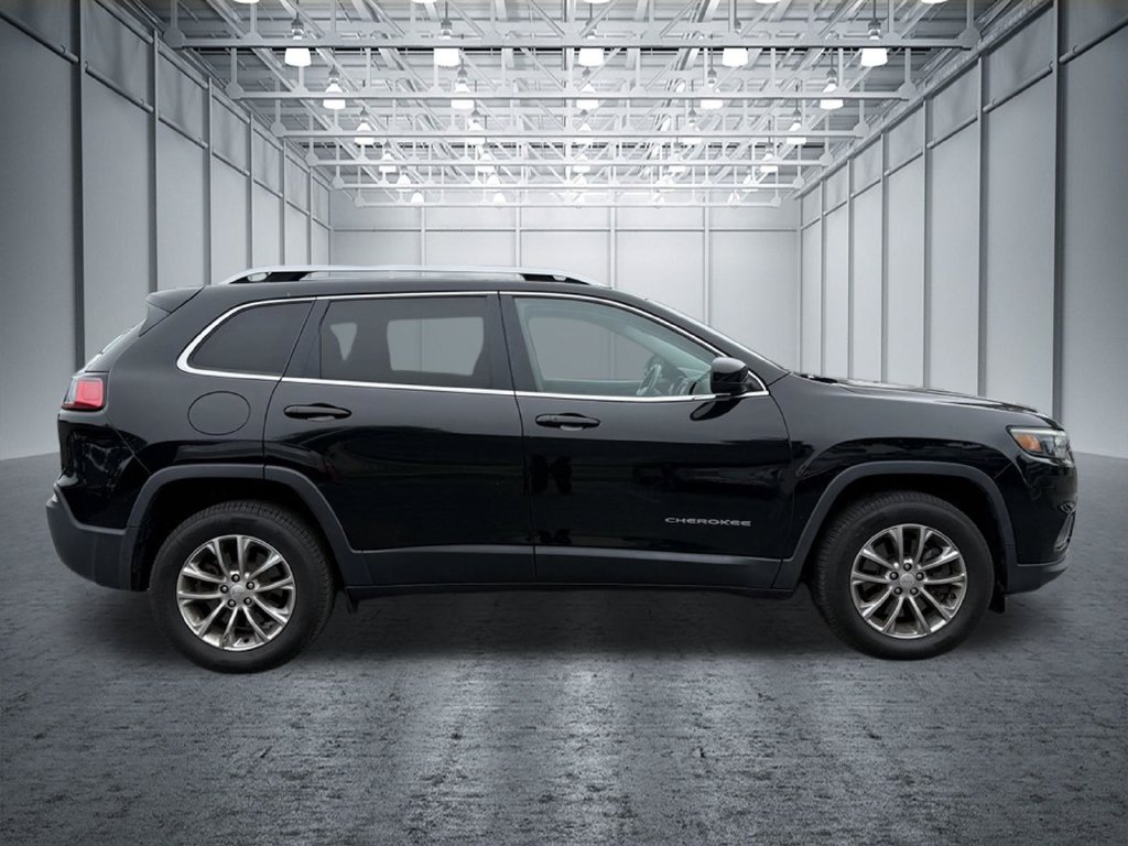Used 2019 Jeep Cherokee Latitude Plus w/ Cold Weather Group AWD/4WD image 22
