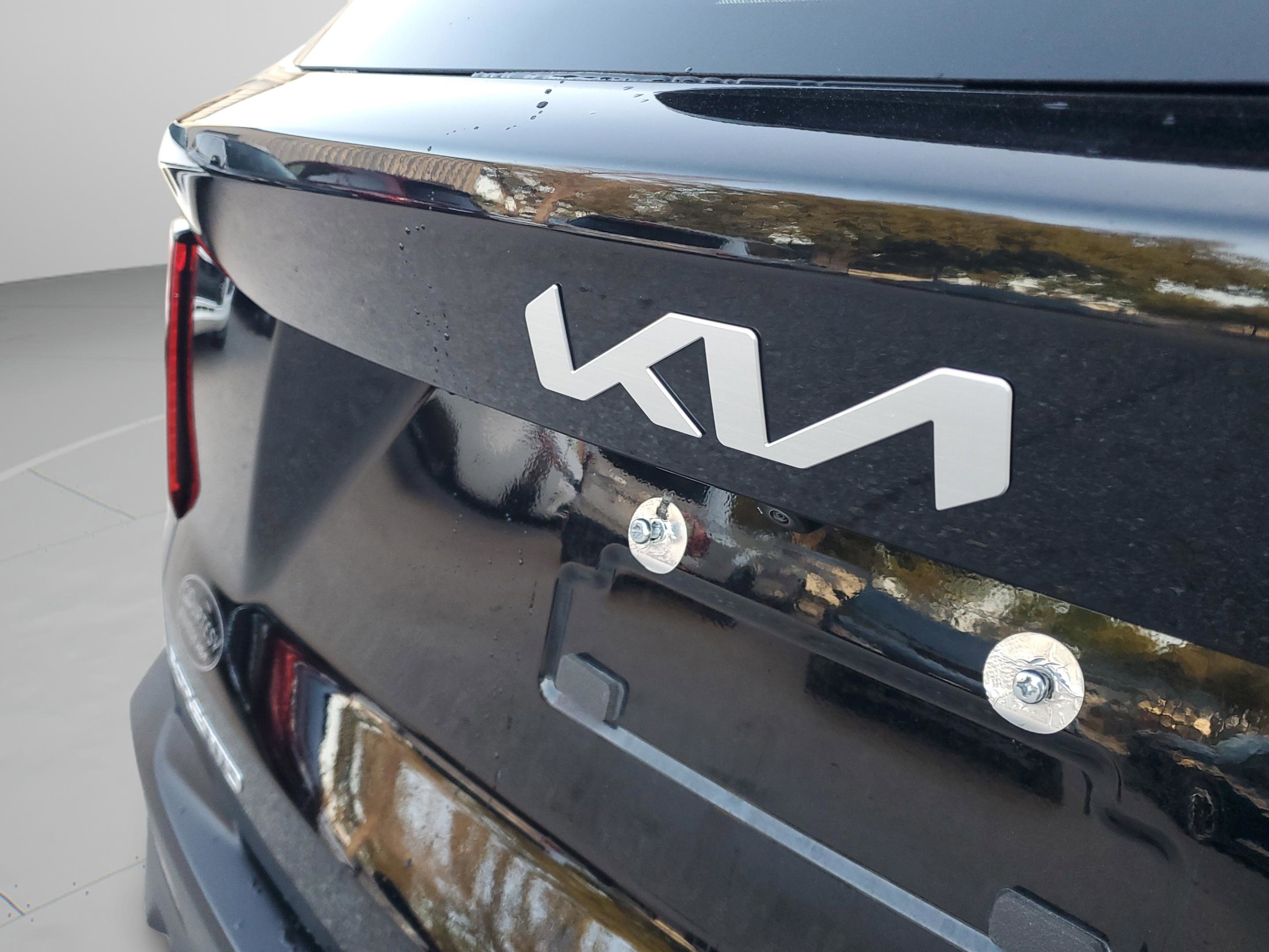 Certified 2023 Kia Sorento LX image 7