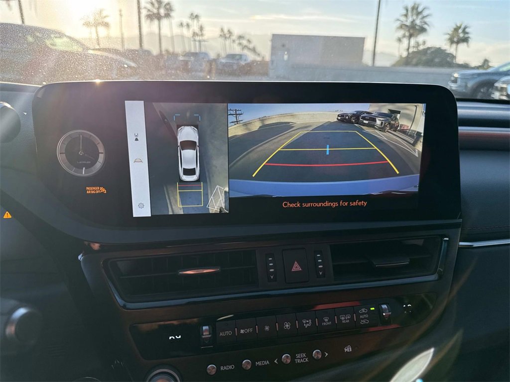 Used 2024 Lexus ES 300h F Sport image 32