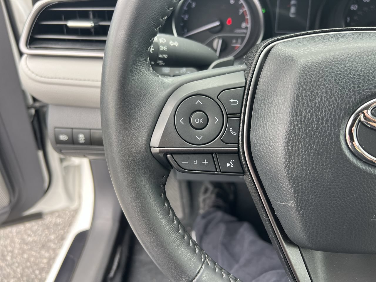 Used 2024 Toyota Camry SE FWD image 19