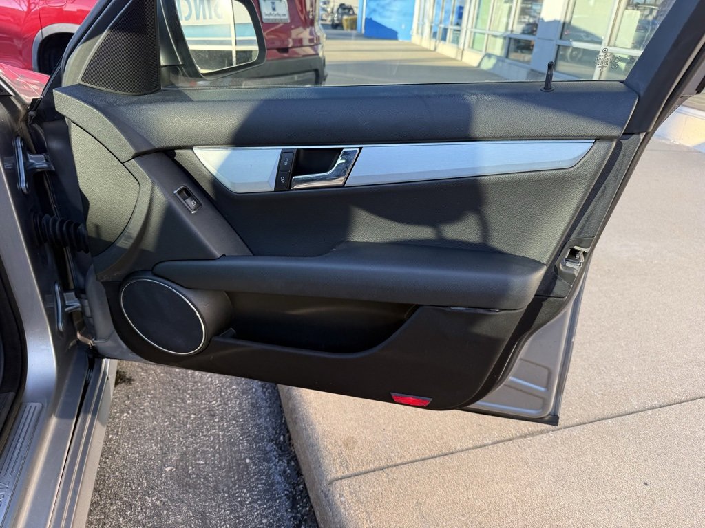 Used 2008 Mercedes-Benz C 300 Sedan image 42
