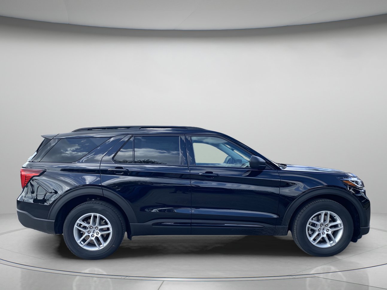 New 2026 Ford Explorer Active w/ Active Comfort Package image 2