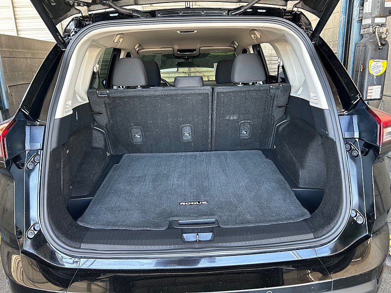Used 2025 Nissan Rogue SV FWD image 28
