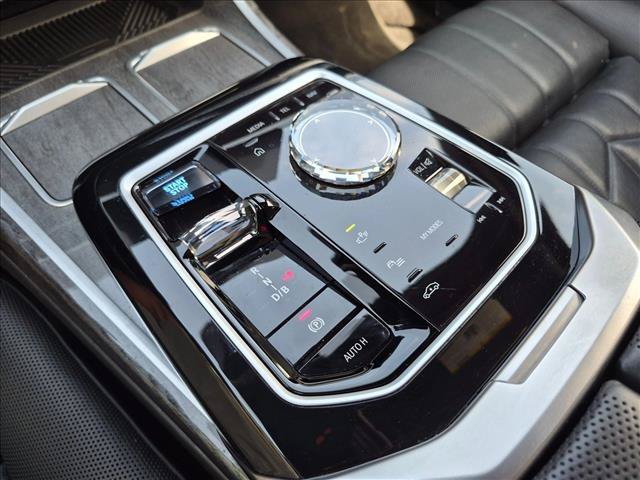 Certified 2024 BMW i7 eDrive50 w/ M Sport Package RWD image 16