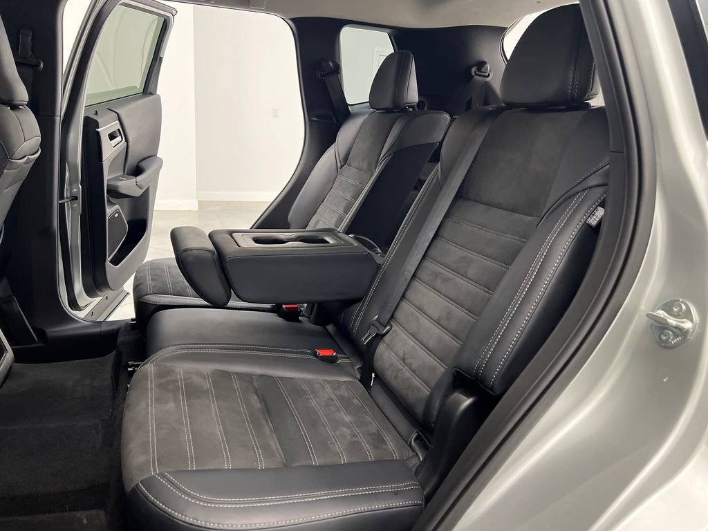 Used 2025 Mitsubishi Outlander SE AWD/4WD image 13