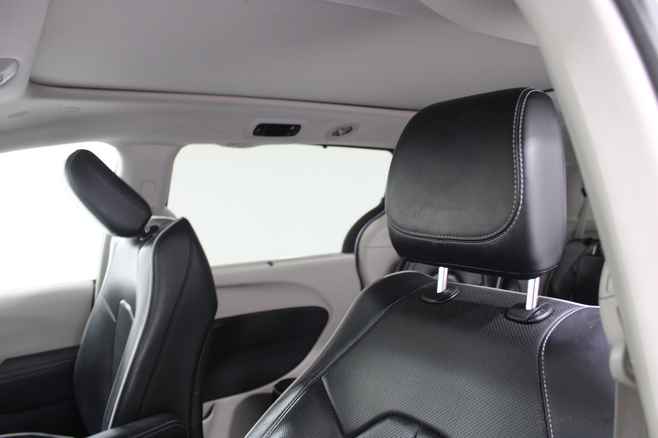 Used 2023 Chrysler Pacifica Limited image 5