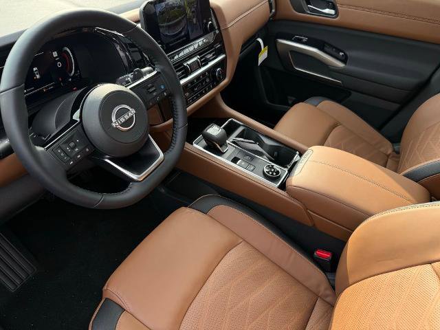 New 2025 Nissan Pathfinder Platinum image 17