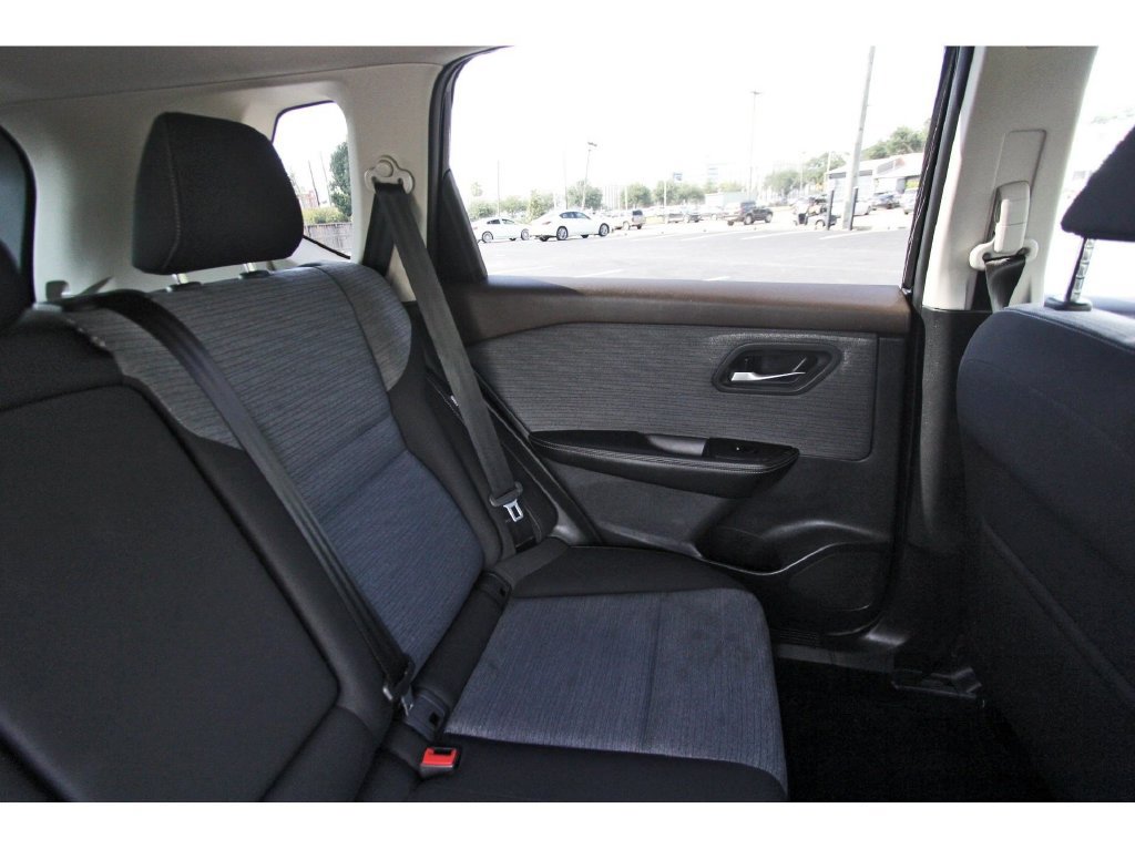 Used 2022 Nissan Rogue SV AWD/4WD image 13