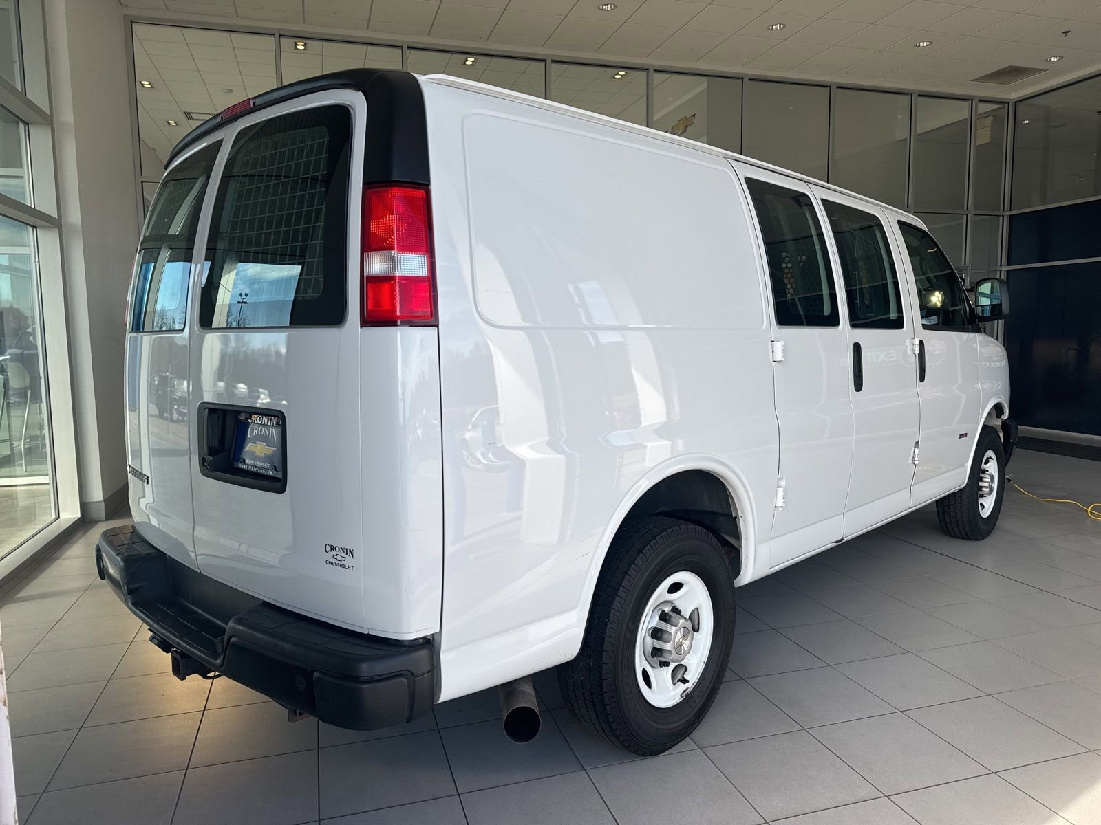 Used 2021 Chevrolet Express 2500 w/ Driver Convenience Package image 4