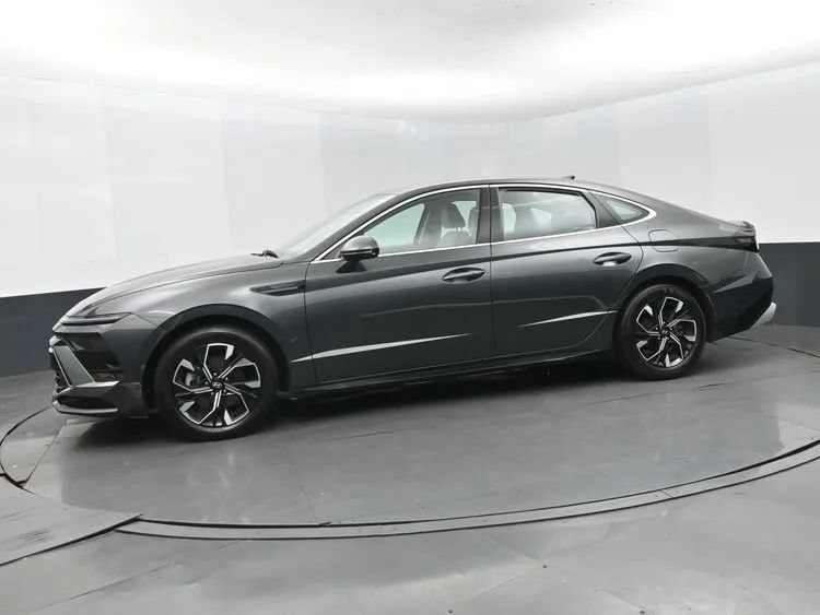 Used 2025 Hyundai Sonata SEL FWD image 5