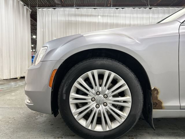 Used 2016 Chrysler 300 C image 21