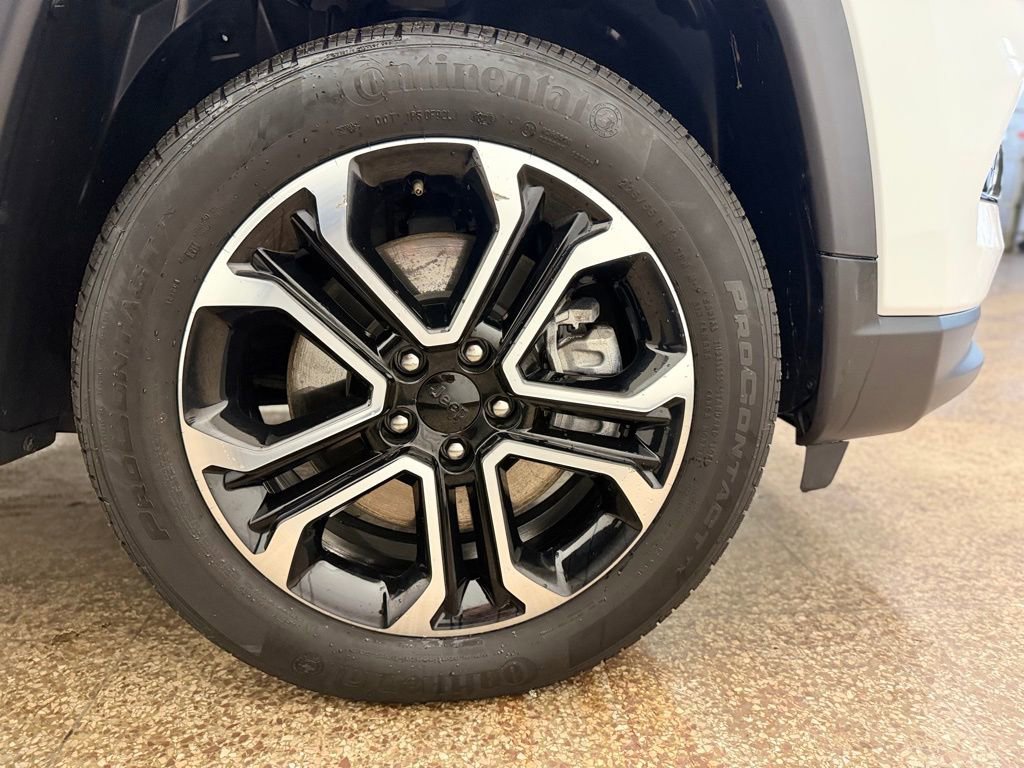 Used 2023 Jeep Compass Limited w/ Sun and Sound Group image 17
